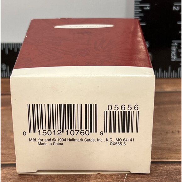 1994 HALLMARK KEEPSAKE ORNAMENT QX565-6 ACROSS THE MILES RACOON NOTE IN BOTTLE - Picture 3 of 6